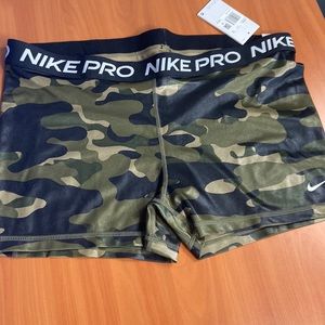 New with Tags Nike Pro Women's Dri-Fit 3" Camo Shorts Size XXL